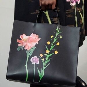 RUNWAY - Valentino Garavani FW2020 Men’s Leather Tote Bag - Pre Owned: Excellent